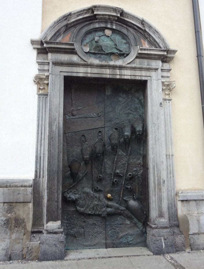 Bronasta ljubljanska vrata. Stranska vrata stolnice sv. Nikolaja